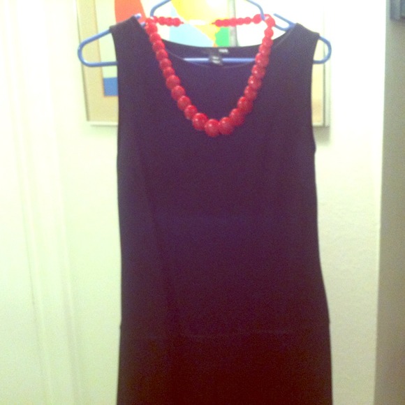 Sleeveless dress - Picture 1 of 3