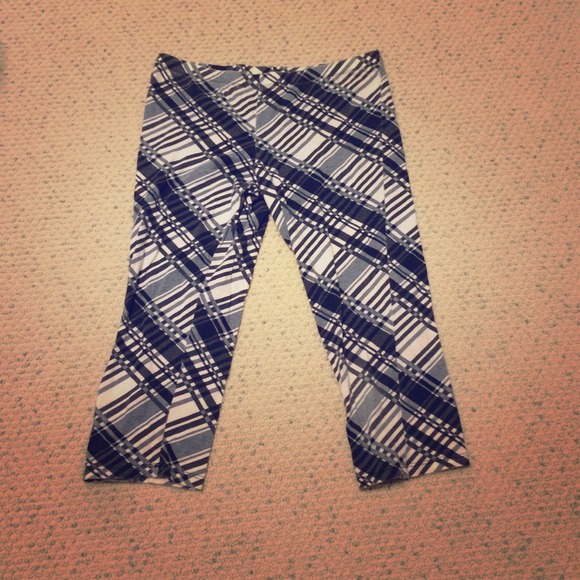 ❌sold❌Cute plaid crop leggings! 10% off bundles!💝