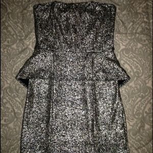 A beautiful gold dress!