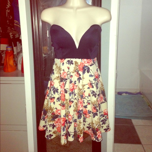 Super cute floral dress!!! - Picture 1 of 4