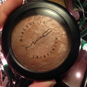MAC mineralized skin finish in SOFT AND GENTLE