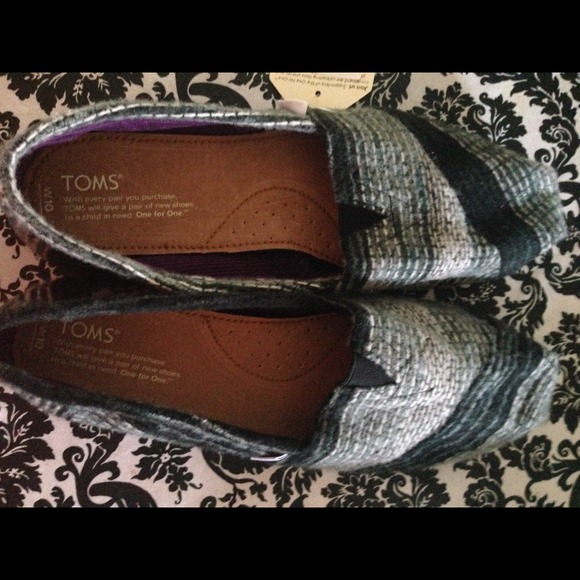 Cute woman's classic toms