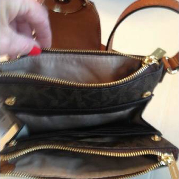 🚫Sold! Other site🚫 Michael Kors Fulton Crossbody - Picture 2 of 4