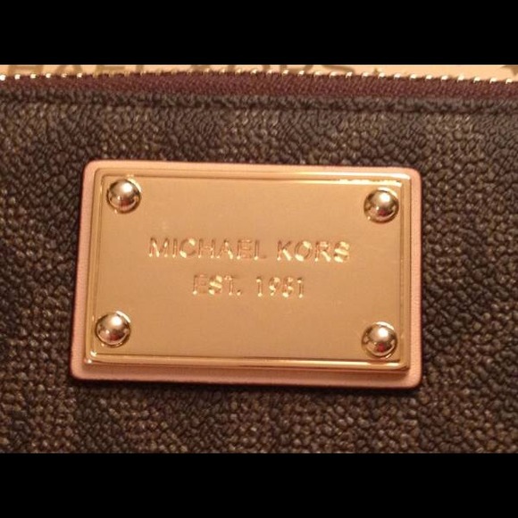 🚫Sold!!🚫Michael Kors Wristlet Wallet - Picture 3 of 4