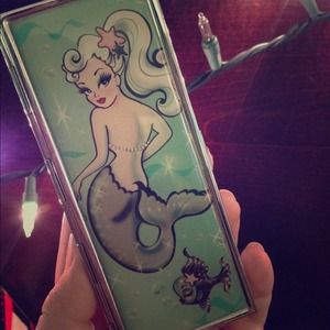 Cute mermaid pill/cigarette case with mirror