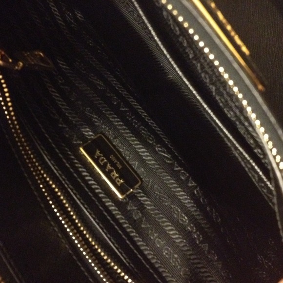 Prada Handbag with shoulder strap. - Picture 3 of 3