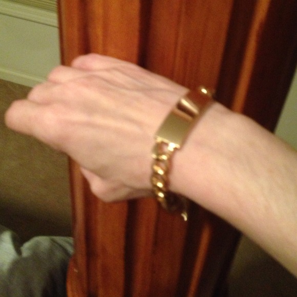 Gold-tone chunky link bracelet ✨🌟😊