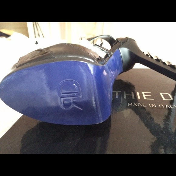 Ruthie Davis Black Stilettos Size 7 - Picture 4 of 4