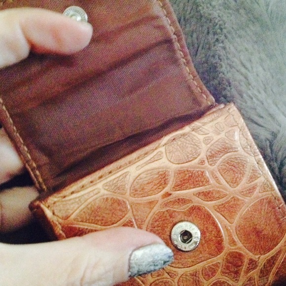 This is a small case 2put anything u need in it - Picture 2 of 3