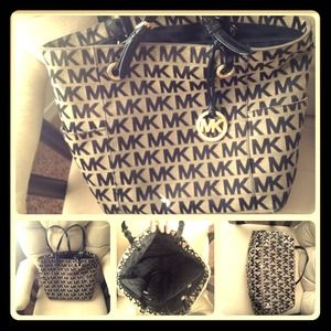 💯% authentic MICHAEL Michael Kors signature bag!