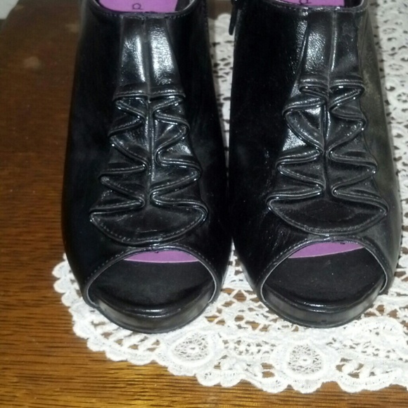 Black Madden Girl Booties
