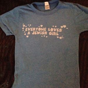 Everyone loves a Jewish girl shirt