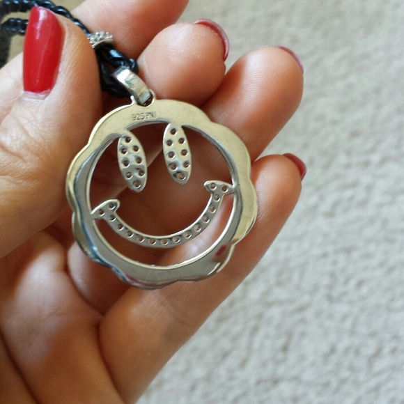 Smiling face necklace - Picture 3 of 3
