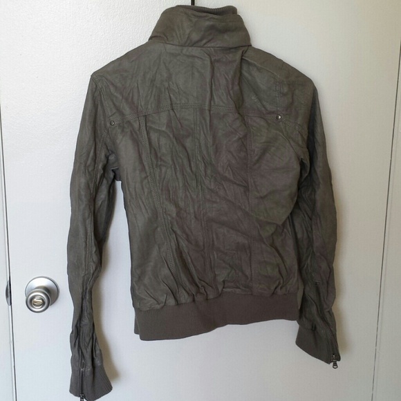 Leather jacket - Picture 2 of 3