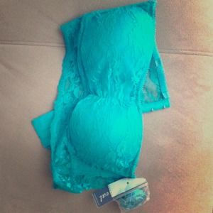 SOLD on Vinted. Beautiful lace bandeau