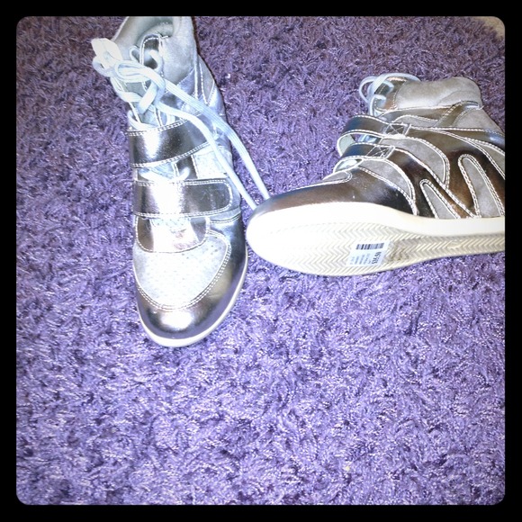 Sale! Nwt Wedged sneakers