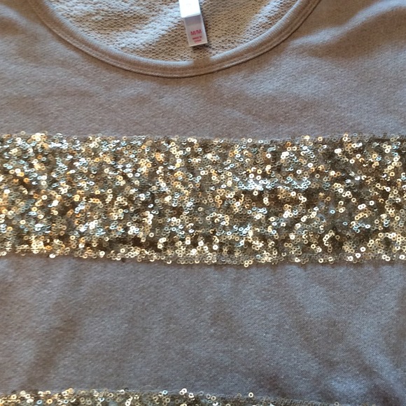 Sold, Cute lightweight sweatshirt gold sequins - Picture 2 of 4