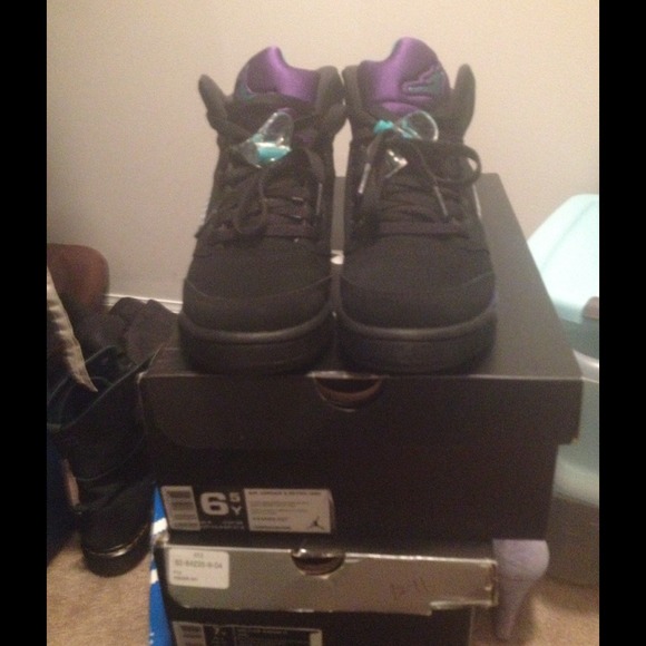 Air Jordan retro 5 grapes sz 6.5 Y