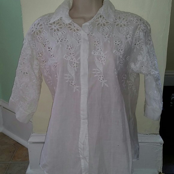 White cut out button down shirt blouse. - Picture 2 of 4