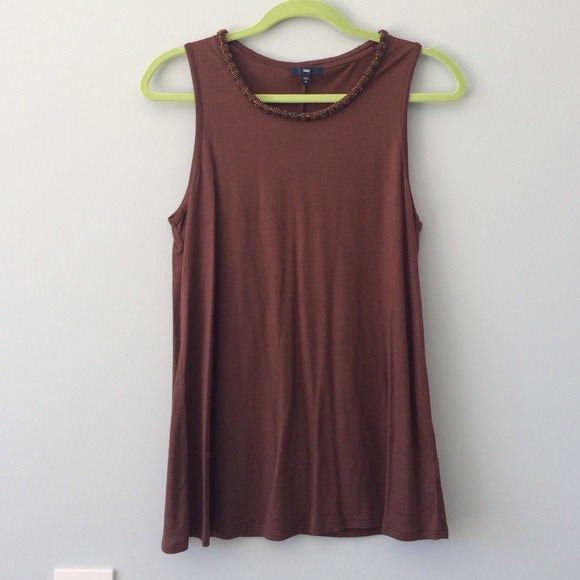 Beaded collar sleeveless top. - Picture 1 of 2
