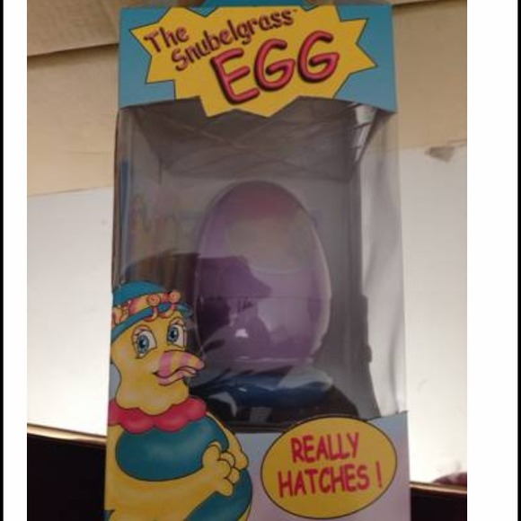 A Easter hatching egg teaches kids how eggs hatch