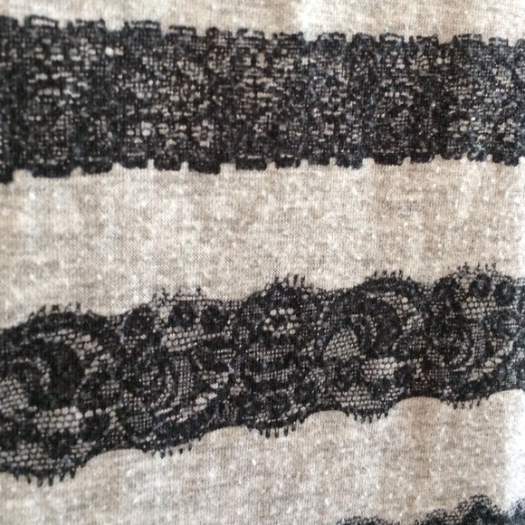 🌸Lace pattern top - Picture 2 of 2