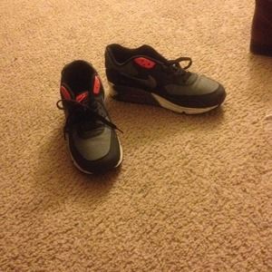 2 boots and nike air max