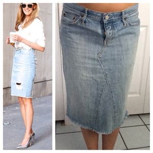 Gap light jean pencil skirt