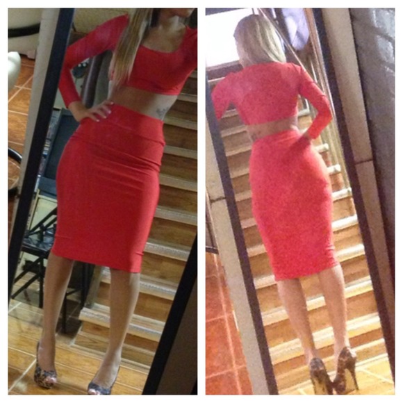 Dresses & Skirts - Host pick🎉🎉👏👏Two piece red top & skirt set