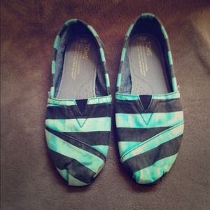 Toms Shoes
