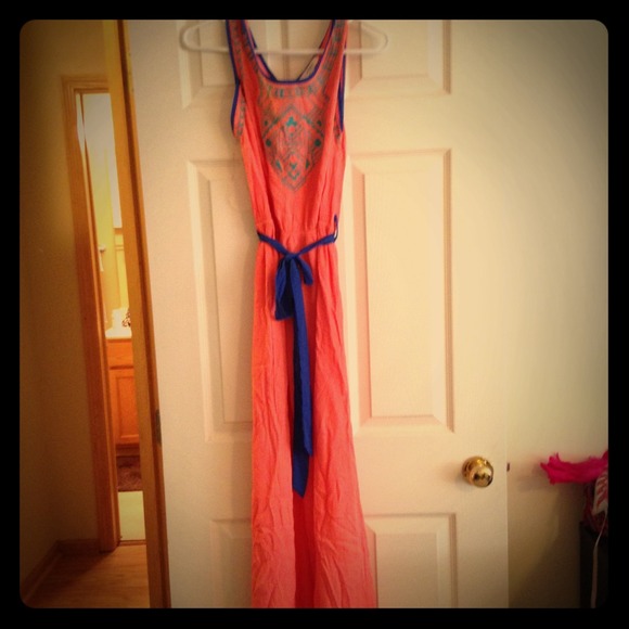 Beautiful peach/green/blue Aztec print maxi dress.