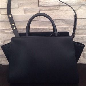 Zac Posen Eartha black w/ snake polished