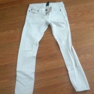 White skinny jeans