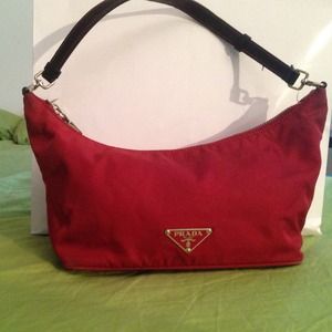 👍Authentic Prada small handbag!! $95 last cut!