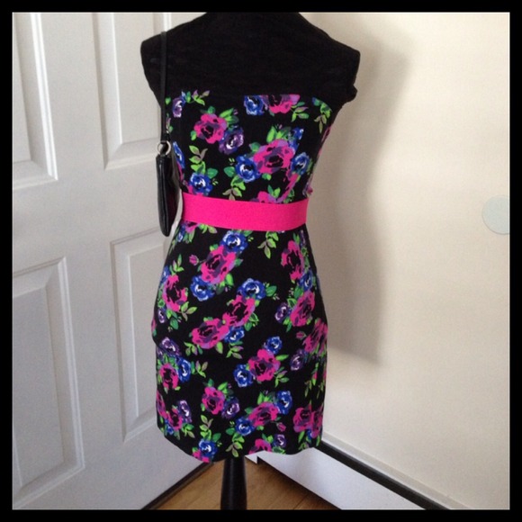 NEW Sweetheart floral dress -NWOT - Picture 2 of 3