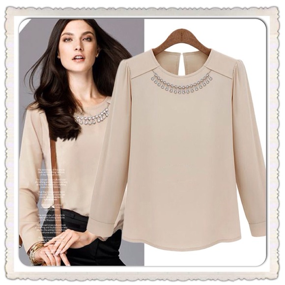 Tops - HP Sale😍Last One!!!!Bedazzled top