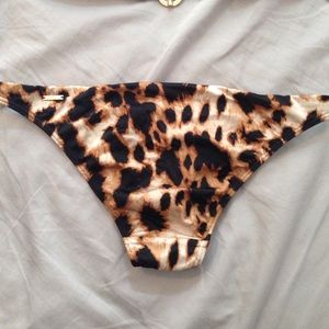 Victorias secret toggle bikini top in cheetah!