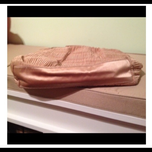 SALE 💥 Authentic Gucci Satin Purse - Picture 4 of 4