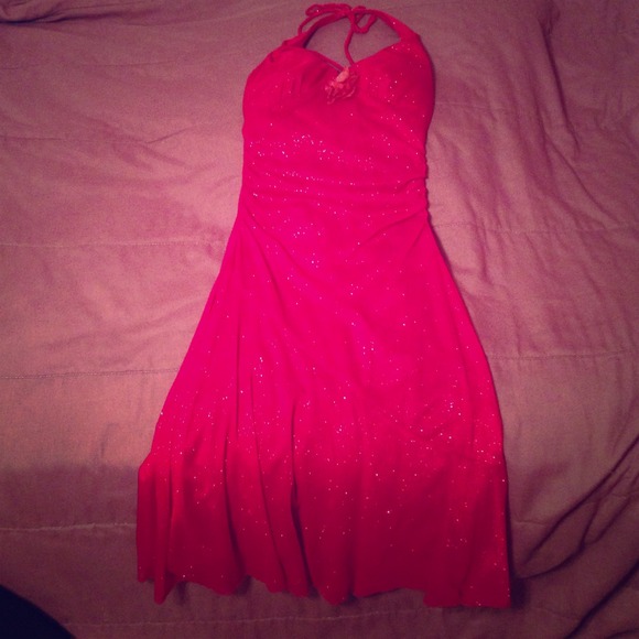 Gorgeous sparkly dress!