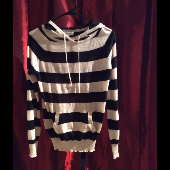💋Striped cream and black sweater with hood