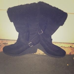 Black heeled boots