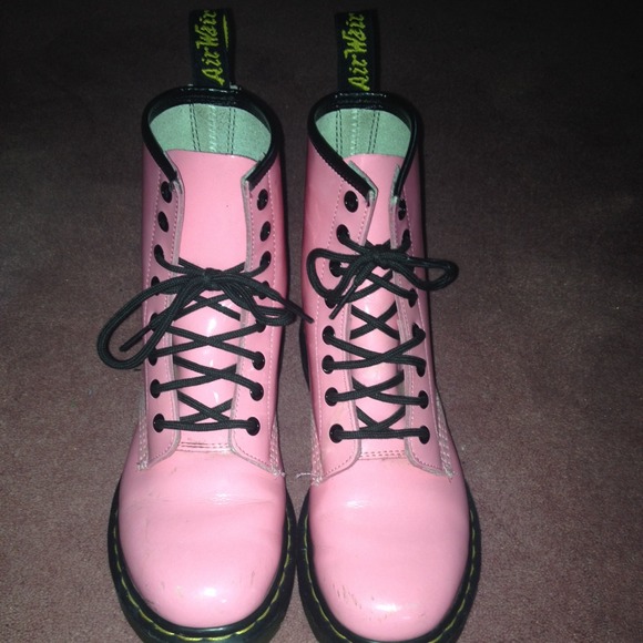 pink dr. martens!💘✨