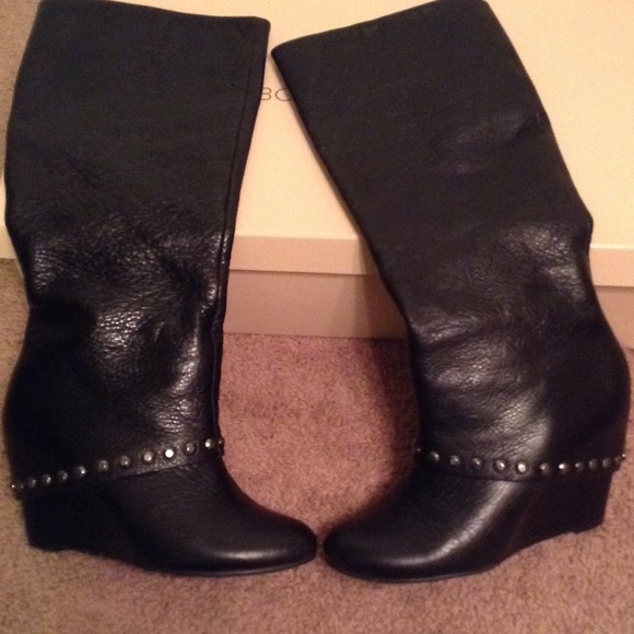 Black leather BCBG boot