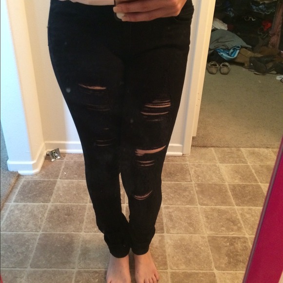 Ripped black jeans 💕