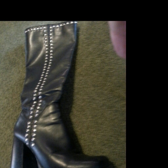 Black vegan boots