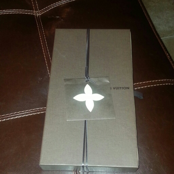 LV wallet box.