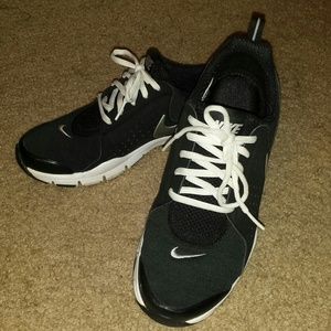 Nike women's size 8.5 black/white