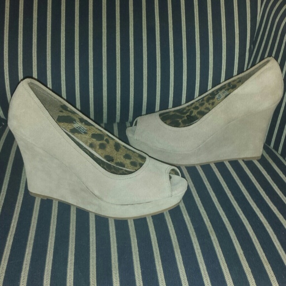 EXPRESS Suede Peep Toe Platform Wedges Size 9 - Picture 2 of 4