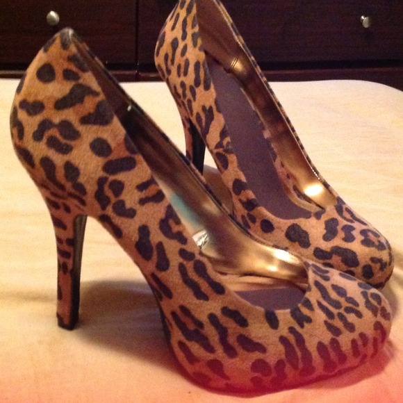 ‼️reduced ‼️ Leopard heels size 10