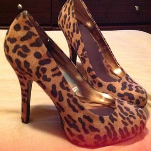 ‼️reduced ‼️ Leopard heels size 10